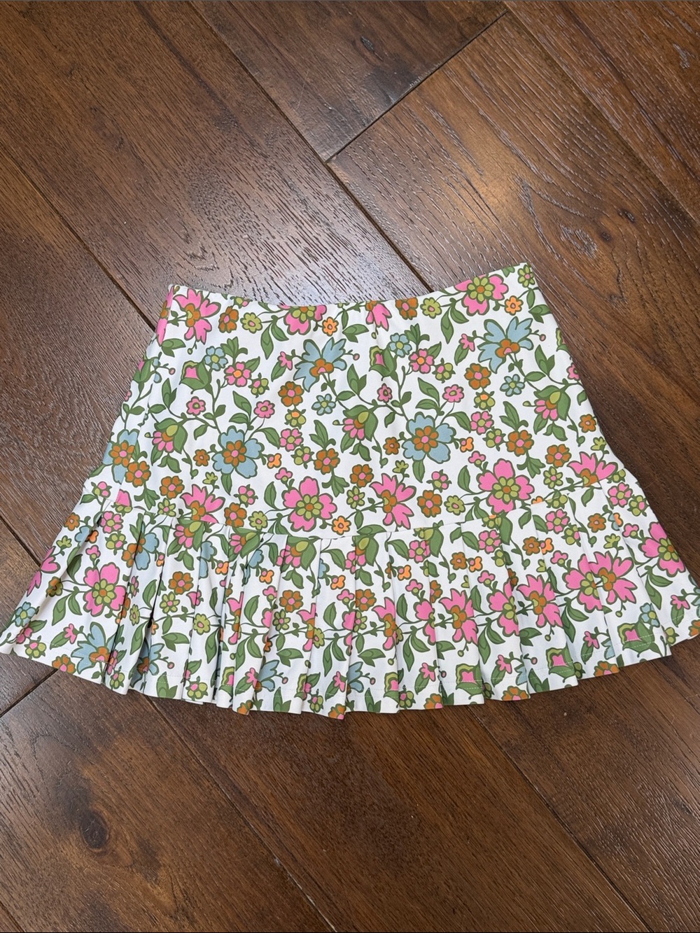 Smith & Quinn -Floral Pleated Mini Skirt White w/Pink & Green Flowers - Size: XS